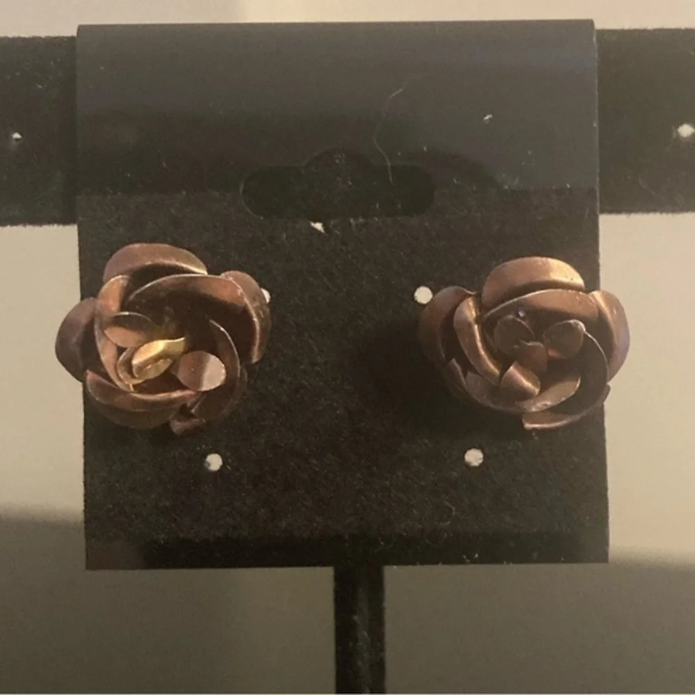 Golden rose earrings.